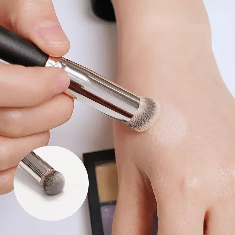 Foundation & Concealer Brush — Dense Contour Blending Brush